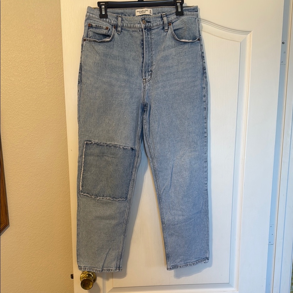 Abercrombie The Ankle Straight Ultra high Rise knee patch pocket patch